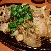 寅八商店 心斎橋店 - 豚ネギ塩炒め