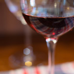 Bien - 高脚杯（ぐらす）に紅葡萄酒（さけ）