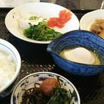 クレイトンベイホテル - 和洋の朝食ビュッフェ。私は和食を中心に・・朝から名物？の肉じゃがも。