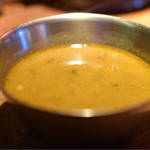 ソルティーモード - ダルスープも濃いめ。全ての要素を混ぜ合わせると、あとをひく感じが更に加速する。なんだかたまに、急に食べたくなる味。