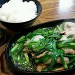 兼山 - ニラ豚６５０円とライス１５０円　計８００円《2017年1月》