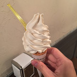 ジェラテリア アクオリーナ - メープルのジェラートソフト（620円）