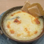 小料理 すず乃 - 鮭と焼き葱と縮みほうれん草のグラタン　白味噌仕立て