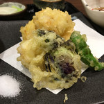 あなごと日本酒 なかむら - 茄子とシシトウがあしらいについています