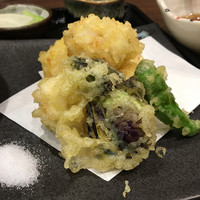 あなごと日本酒 なかむら - 茄子とシシトウがあしらいについています