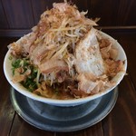 骨太味覚 - ラーメン/無料トッピング（油…ギト、野菜カチ…山盛り、魚…鰹節、中盛（650円）
