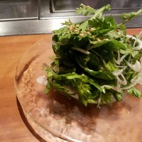 OSAKA きっちん 銀座本店 - 春菊と白葱の塩ダレサラダ(¥650−)
