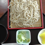 四季味亭くさか - ざるそば（真上）