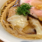 ラーメン屋 トイ・ボックス - ワンタン