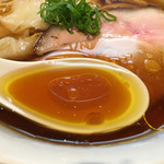 ラーメン屋 トイ・ボックス - 醤油スープ