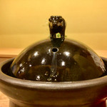 みくり - 牛ちゃんが鎮座する土鍋のふた。