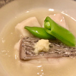 蒸し物：クロムツ　大阪・富田林産海老芋。本日イチの絶品。見かけは地味なんですが、クロムツの頭から骨から尻尾まで砕いて叩いてフルに使って取った濃厚な出汁餡が、もう、たまりませ〜んo(≧▽≦)o