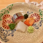 みくり - お造り-2：五島列島産鯖の棒寿司　山口・宇部産赤貝　大分産スミイカ。大好きな鯖以上にスミイカの甘さと弾力に魅了。細かい包丁仕事もさすが。