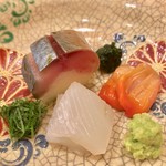 みくり - お造り-2：五島列島産鯖の棒寿司　山口・宇部産赤貝　大分産スミイカ