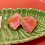 みくり - 八寸？：佐賀牛もも肉　醤油で炊いたローストビーフ風　茗荷の甘酢漬けを叩いたものを挟んで。刻んだ分、ミョウガの香りが口いっぱいに広がります。