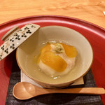 みくり - あつもの：かぶら蒸し。かぶらに包まれていたのは大きめにカットされた海老とホタテ、じゃがいもの品種であるインカのめざめ。