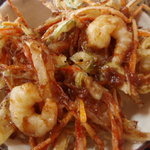 そば処 利庵 - かき揚げ丼セットのかき揚げもからっと揚がり、たれも濃い。おいしい。