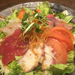 魚大将 うまかっぺや - 料理写真:魚大将サラダ¥580(税別)