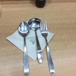 デリー - カトラリー！