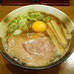 煮干らぁめん なかじま - こいにぼしょうゆ月見のアップ