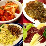 “キムチ盛り合わせ、ゴマの葉キムチ、ナムル盛り合わせ、レバ刺し”