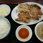 みつわ飯店 - 
            
            餃子とライスを単品で注文しましたが定食になってます