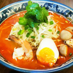 トムヤムクンラーメン (エビ入り）クィッティアオ・トムヤム・クン