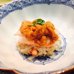 はらまさ - ズワイガニ寿司に雲丹・木の芽を添えて