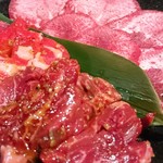 焼肉居酒家 韓の台所 - 選べるお肉ランチ 3種盛り