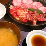 焼肉居酒家 韓の台所 - 選べるお肉ランチ 3種盛り