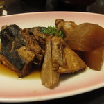 旬魚たつみ - かんぱちアラ煮付