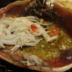 旬魚たつみ - 焼き松葉がにをみそに入れて食べると･･･絶品！！