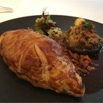 ラ クレリエール - 余りに一枚、一枚が独立したフィユタージュなのでこれでベストな焼き込み具合。他のフィユタージュならばもっと焼き込んだ方が好き。