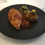 ラ クレリエール - セップ茸とそのデュクセル、リドヴォーとフォアグラのパイ包み
      マデラ、ポルト、コニャック、フォンブランとコンソメ、塩漬け豚とフォンドボーのソース