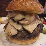 12月：ローストターキーとスイスチーズバーガー