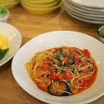 茄子とホウレン草のトマトソースパスタ