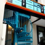 純米酒専門YATA - 1階の奥にあります