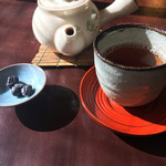 茶寮 宝泉 - ほうじ茶としぼり豆
            このしぼり豆がまた美味いんです( ´ ▽ ` )ﾉ