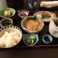 ワノフ - 鯛茶漬けの全景
                お出汁の器が何時もと違いましたね。