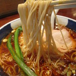 支那麺 はしご - 麺は細麺ストレート