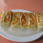 歓迎 本店 - 焼き餃子（通常３００円、土曜日２５０円）