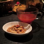 DEN - ウエルカムスープとナッツ