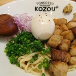 豚骨まぜそば KOZOU+ - 豚骨まぜそば KING PORK+超絶とろ玉　９００円