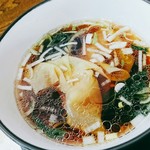 Cha Han Ando Men Jiro Kichi - 付属のワンタンスープ