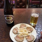 栄来軒 - チャーシューとビール中瓶500円