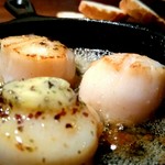 ブレッツカフェクレープリー - 帆立貝のポワレ、ボルディエ製海藻発酵バター風味