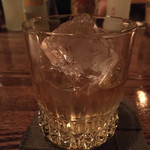 カラーン、グラスと触れ合う氷の音が好きだ