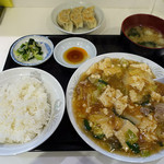 ラッキー飯店 - 豆腐と野菜のうまに定食＆餃子３コ