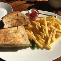 グランド キッチン - クラブハウスサンドイッチ