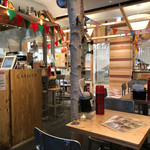 野菜を食べるカレーcamp - 「canp」をイメージした店内
